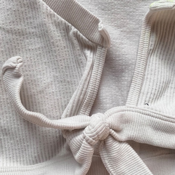 white ribbed cropped front tie Urban outfitters top - Picture 5 of 9